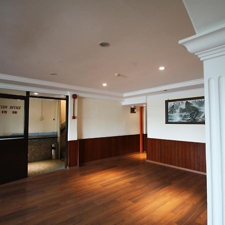 Fata Garden Hotel By Place2Stay Kuching Exterior photo