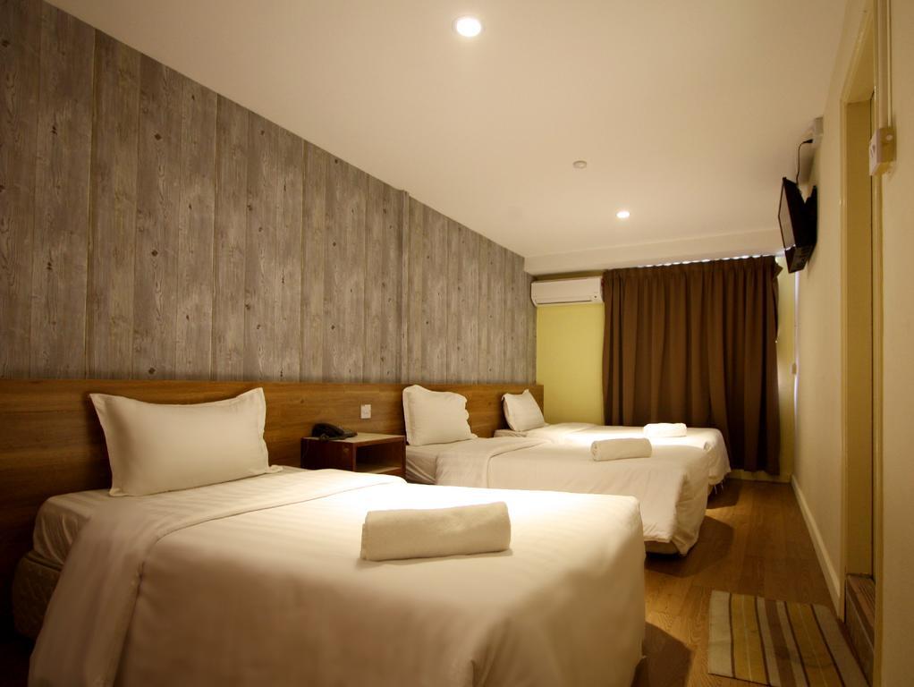 Fata Garden Hotel By Place2Stay Kuching Room photo