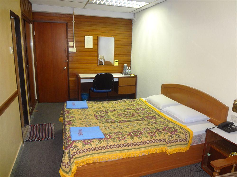 Fata Garden Hotel By Place2Stay Kuching Exterior photo