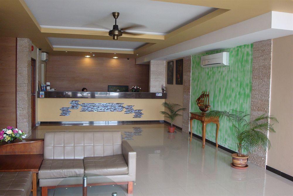 Fata Garden Hotel By Place2Stay Kuching Exterior photo