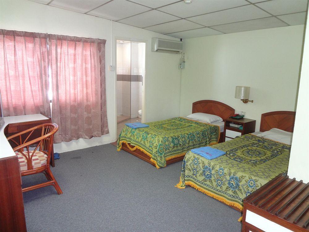 Fata Garden Hotel By Place2Stay Kuching Exterior photo