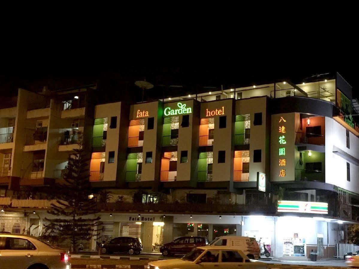 Fata Garden Hotel By Place2Stay Kuching Exterior photo