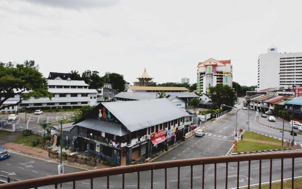 Fata Garden Hotel By Place2Stay Kuching Exterior photo