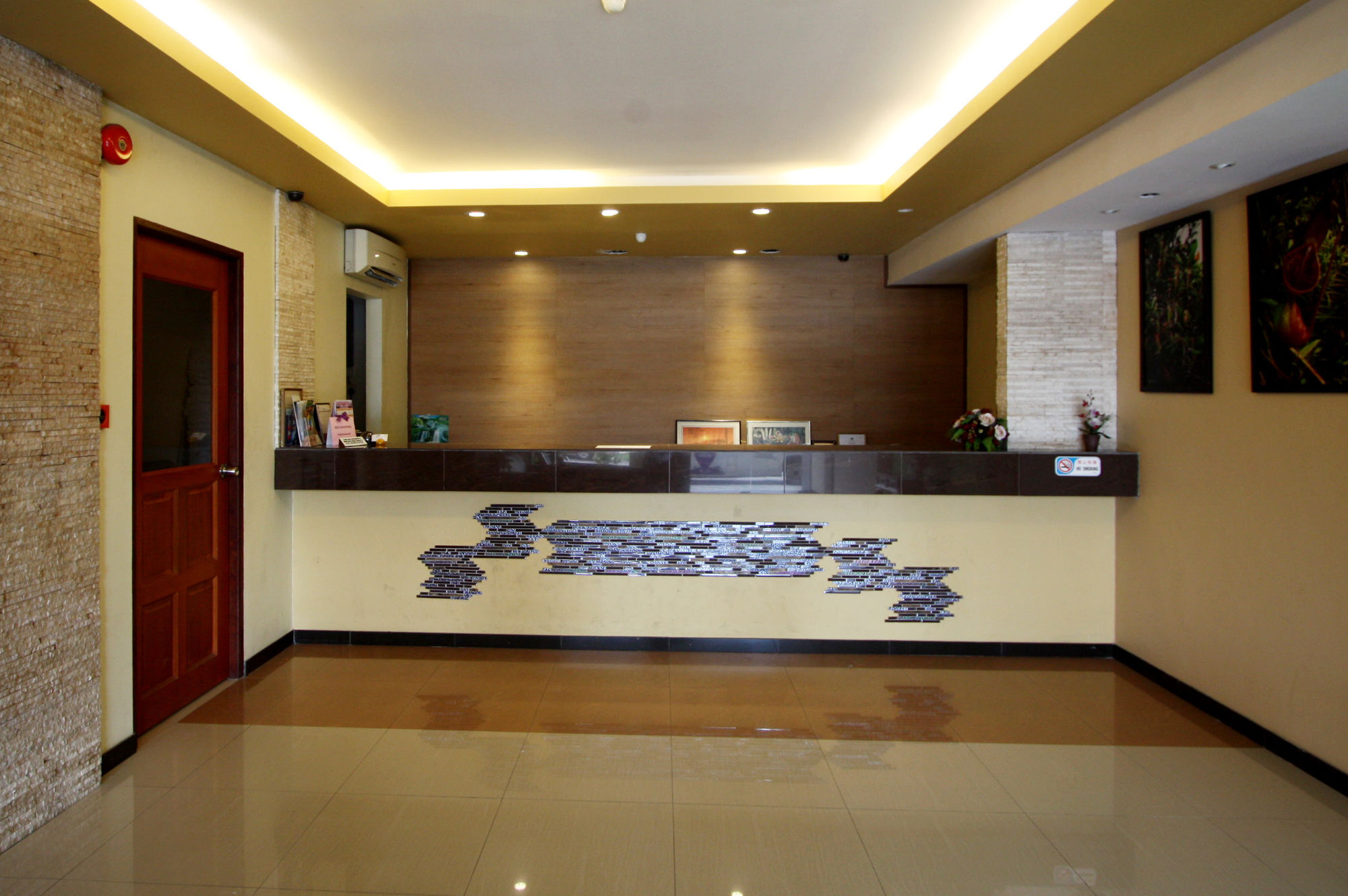 Fata Garden Hotel By Place2Stay Kuching Exterior photo